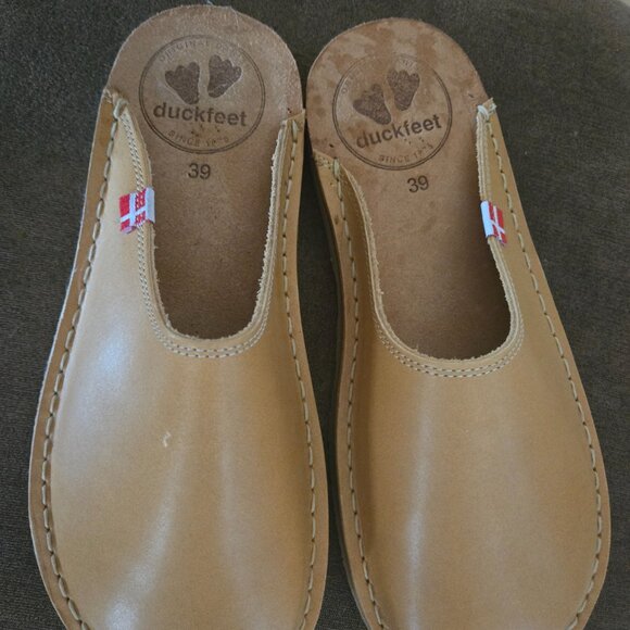 Duckfeet Size 8/Size 39 - Picture 4 of 4